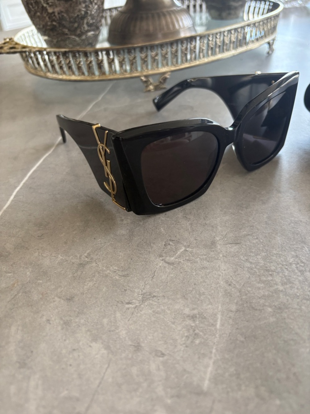 Black Designer-Style Oversized Sunglasses with Gold Accent/